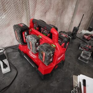 M18™ PACKOUT™ 6口 充電器